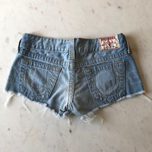 ✨SALE✨ True Religion light denim shorts 26